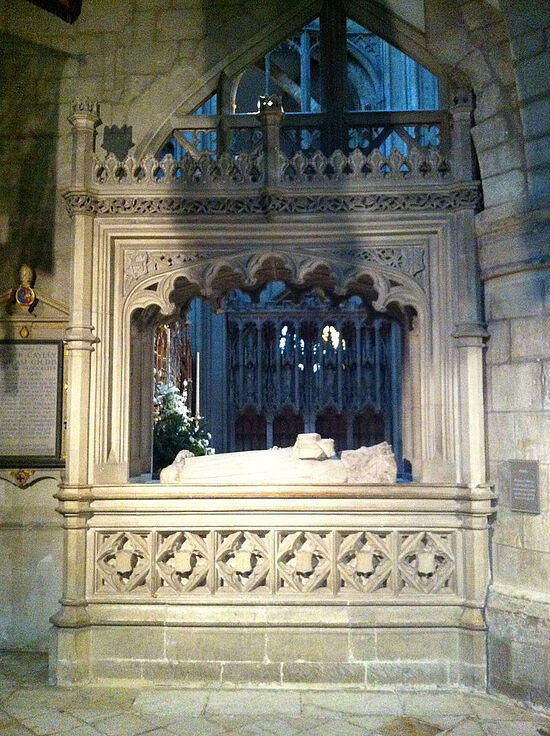 Memorial and tomb to Osric of Hwicce inside Gloucester Cathedral