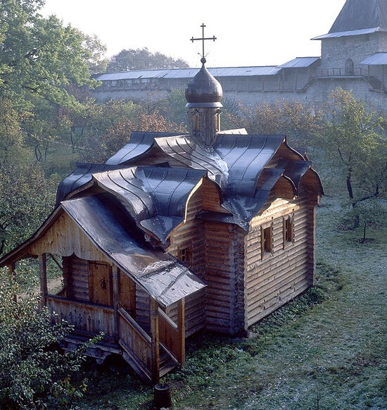 Единственный в мире деревянный храм Собора Псково-Печерских преподобных отцов. Август 1993 года. Фото: Печенев Виктор Иванович