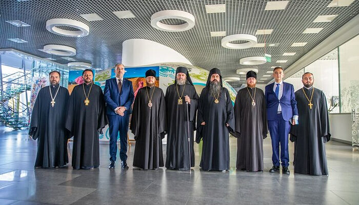 The Serbian delegation is greeted at the airport. Photo: vzcz.church.ua