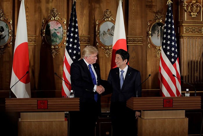 Президент США Д. Трамп и премьер-министр Японии С. Абэ