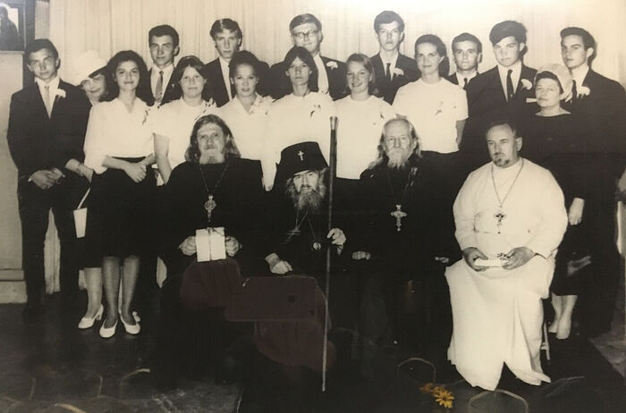Последняя фотография святителя Иоанна Шанхайского с выпускниками православной гимназии 1966 года