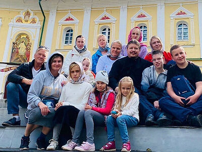 Дети - подопечные благотворительного фонда «Шаг навстречу» посетили Псково-Печерский монастырь
