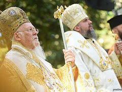 Patriarch Bartholomew concelebrates with schismatics, meets with politicians in Ukraine