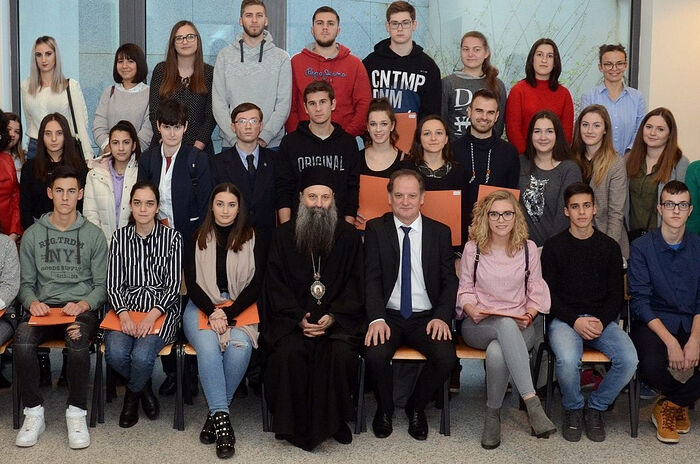 Patriarch Porfirije with students at the 2018 Privrednik Congress. Photo: p-portal.net