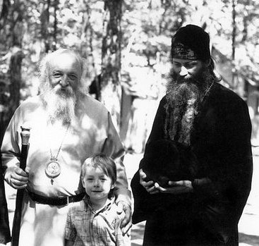 Архиепископ Антоний (Медведев) с отцом Серафимом. Скит преподобного Германа Аляскинского, 1979