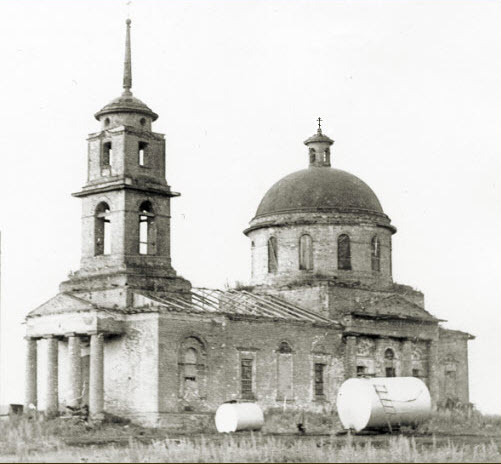 Разрушенный Троицкий храм. Фото советских времен