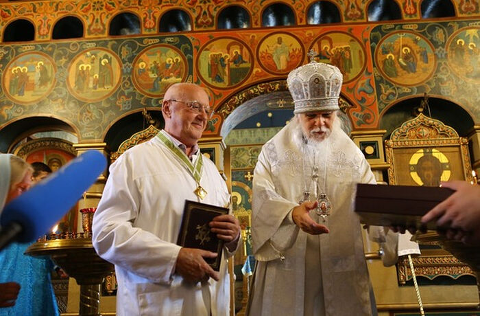 Епископ Пантелеимон и Анатолий Федин. Фото: пресс-служба Больницы Святителя Алексия