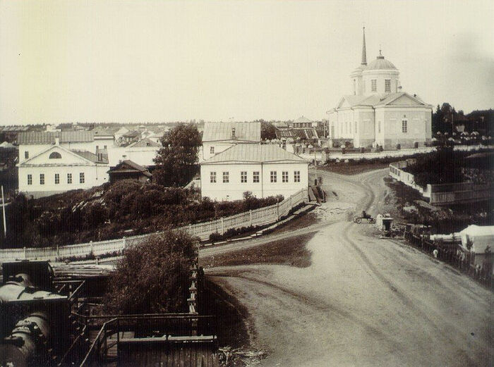 Центр старой Добрянки и Рождество-Богородицкая церковь