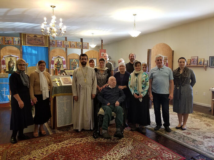 Fr. Gabriel with the poet Nahum Korzhavin and parishioners of the Holy Trinity Church (Mebane, North Carolina)