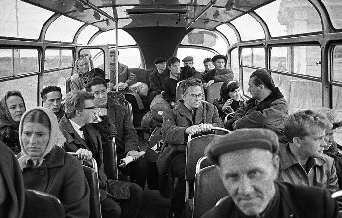 Vsevolod Tarasevich. Passengers on a soviet bus