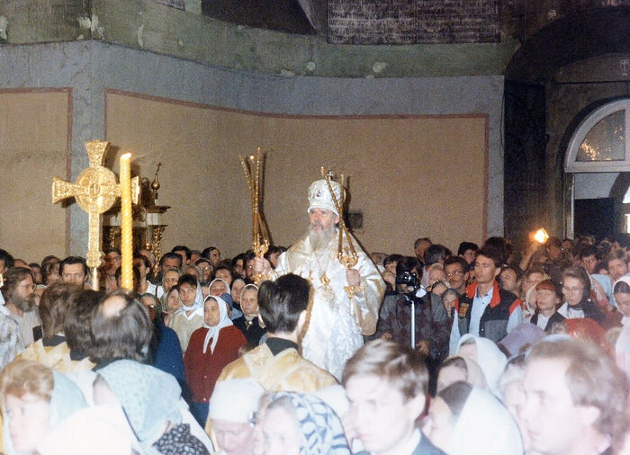 Всенощное бдение в Донском монастыре накануне Преображения Господня 18 августа 1991 года. Патриаршее Богослужение. Фото: Инна Симонова