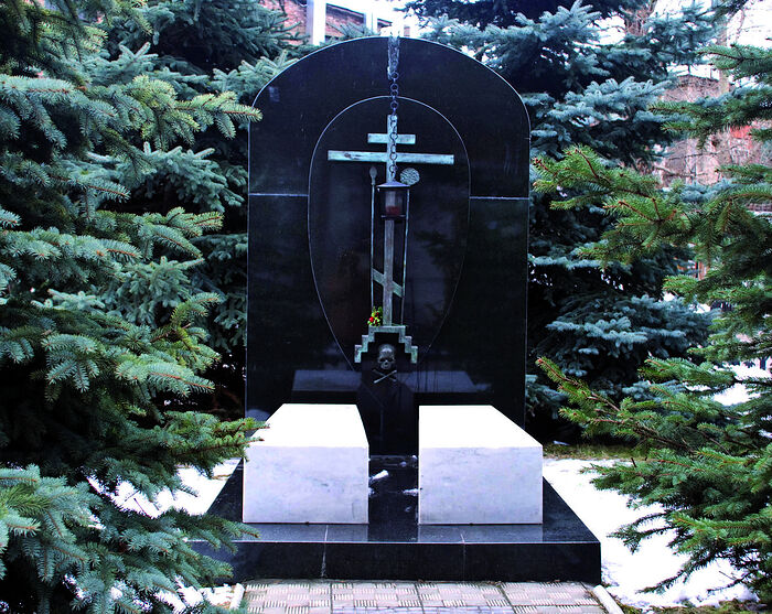 Памятник героям Куликовской битвы монахам Пересвету и Ослябе