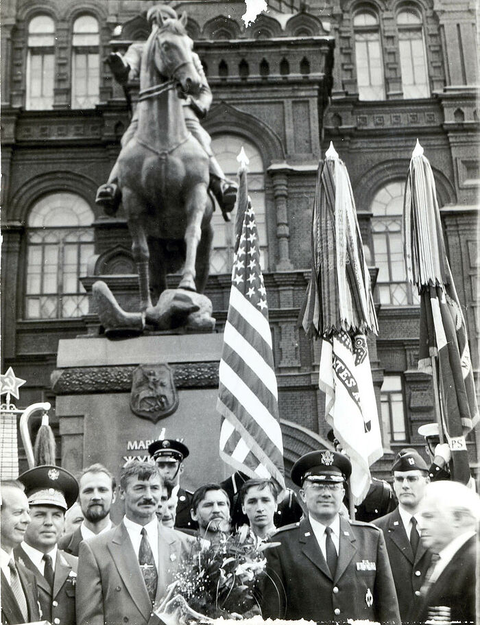 В.М. Клыков с командой на открытии памятника маршалу Г.К. Жукову