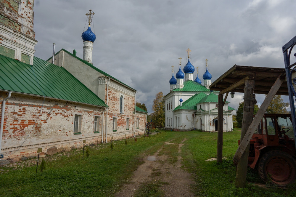 Το συγκρότημα Ναών: Ο Ιερός Ναός του Πανελεήμονος Σωτήρα και ο Ιερός Ναός της Παναγίας του Σμολένσκ