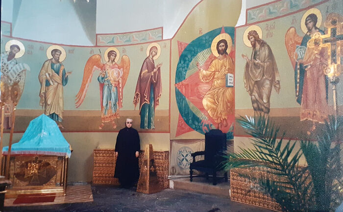 Наталия Петровна Ермакова в расписанном ею алтаре Большого собора Донского монастыря