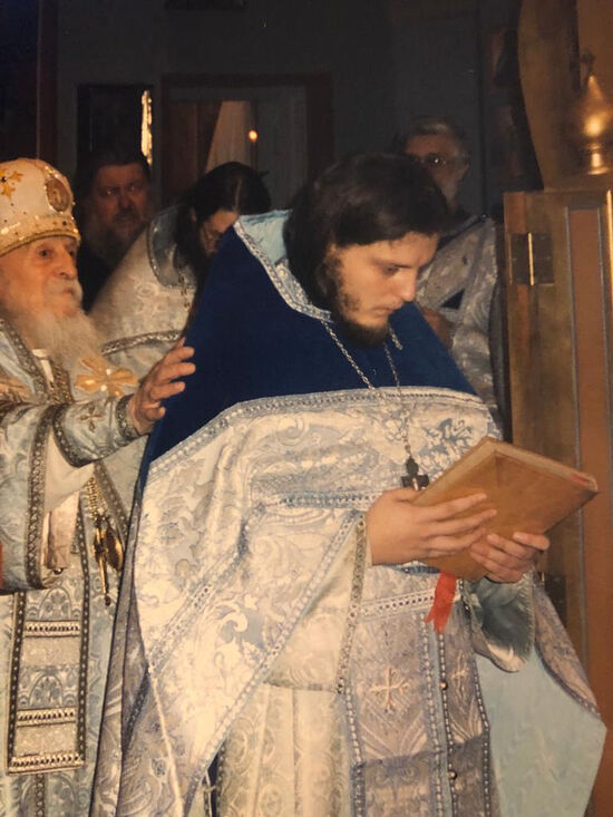 Владыка Антоний (Медведев) рукополагает отца Серафима Гана во священный сан. Сан-Франциско, 1996 г.