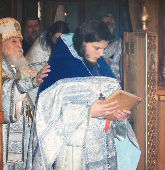 Архиепископ Антоний (Медведев) рукополагает отца Серафима Гана