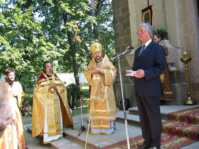 Владыка Иларион (Алфеев), эрцгерцог Михай Габсбург на торжествах 200-летия Иремского храма. 2003