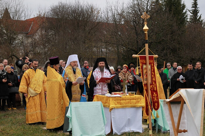 Metropolitan Mark (Golovkov) performs the rite of placing the church cornerstone, 2019