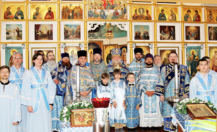 Священнослужители из четырех русских православных приходов Брисбена на совместном богослужении 12.09.2021