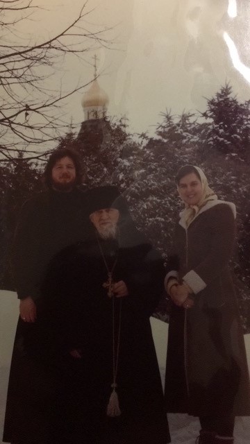 Архимандрит Пантелеимон (основатель монастыря), Гавриил и Ирина Макаровы. 1982 г.