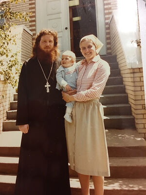 Священник Гавриил Макаров, матушка Ирина и первенец Адриан. Джорданвилль, 1983 г.