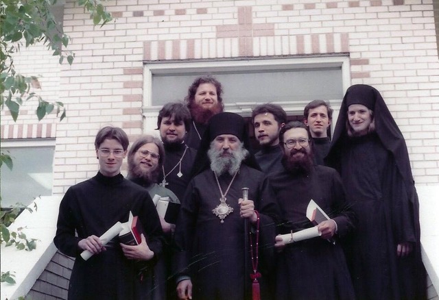 Выпускники семинарии в Джорданвилле 1984 г. с епископом Лавром (Шкурлой), будущим Первоиерархом РПЦЗ. Священник Гавриил Макаров в верхнем ряду