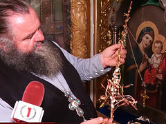 Dried flowers miraculously bloom at Theotokos icon in Ukrainian monastery (+VIDEO)