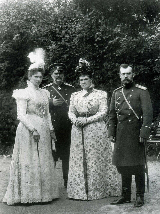 Государь император Николай II, великий князь Владимир Александрович и их жены