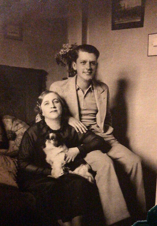 Моя бабушка Людмила Красовская с младшим сыном Ростиславом – моим дядей