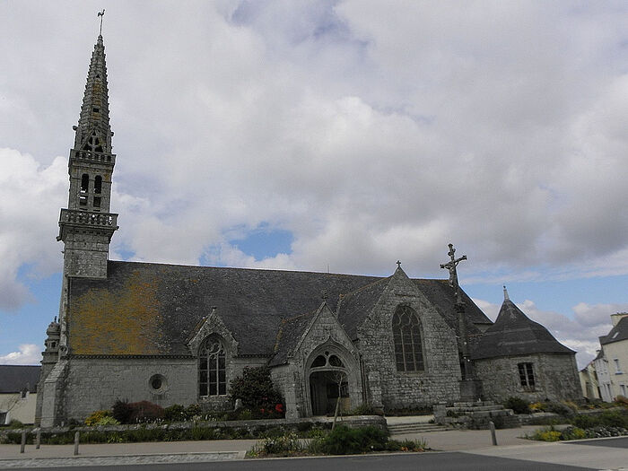Церковь св. Кадоана в Пуллан-сюр-Мер, Бретань