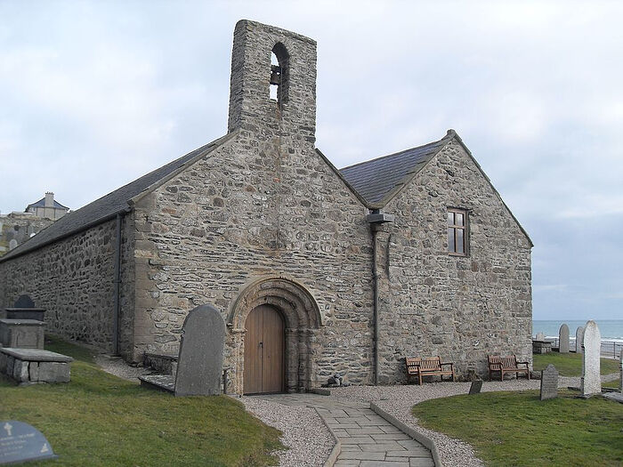 Церковь св. Хивина (соратника прп. Кадфана) в Абердароне, п-ов Ллин, Уэльс
