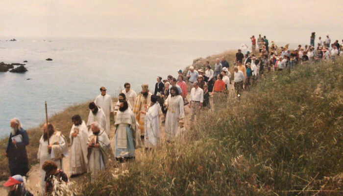 Крестный ход на кладбище после литургии в Форт-Россе