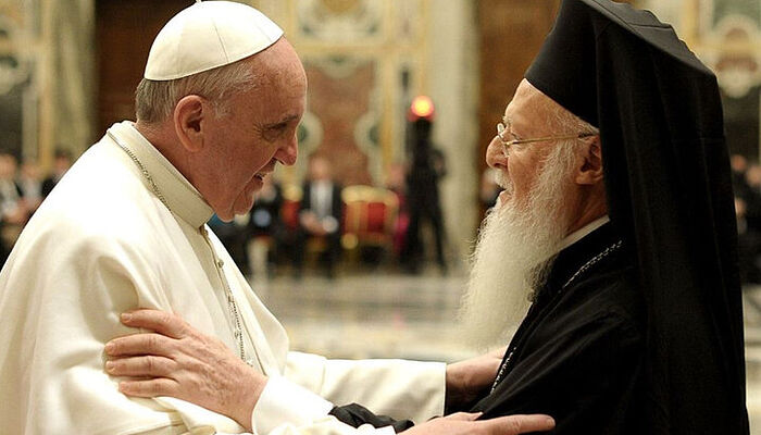 Ο Πάπας Ρώμης Φραγκίσκος και ο Πατριάρχης Βαρθολομαίος. Φωτογραφία: fondsk.ru