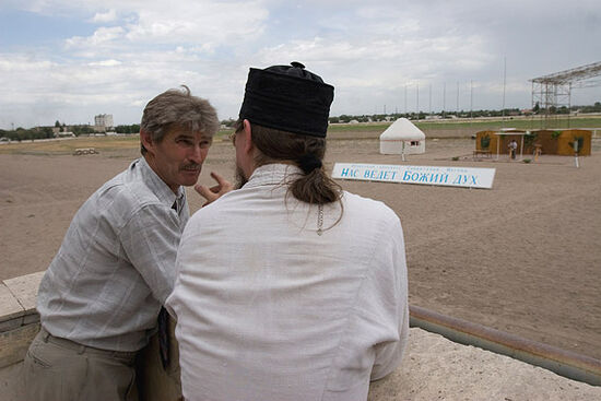 Fr. Daniel talking with a Jehovah’s Witness in Kyrgyzstan, June 2008. Photo: Ekaterina Zagulyaeva
