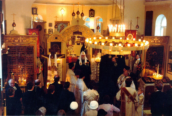 6мая 1974 года Святейший Патриарх Пимен совершил Божественную литургию в Никольском храме