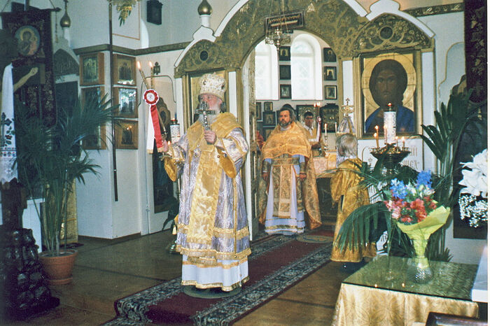 Митрополит Кирилл (Святейший Патриарх) в Никольском храме, 2004 год.