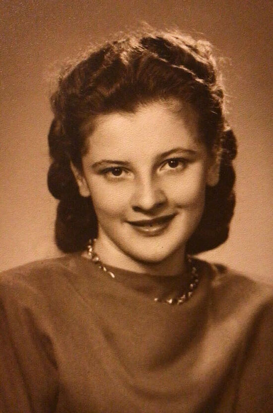 Моя мама Лариса Константиновна Покровская в молодости