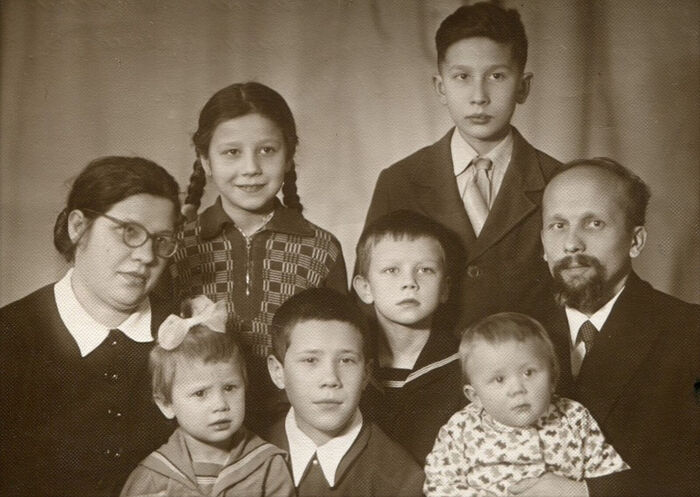 Глеб Александрович и Лидия Владимировна с детьми. 1964 год