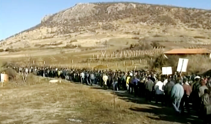 Марш мира при выходе из Ораховца