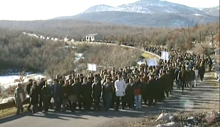 Участники Марша мира на пути к селу Драгобилье – ставке УЧК