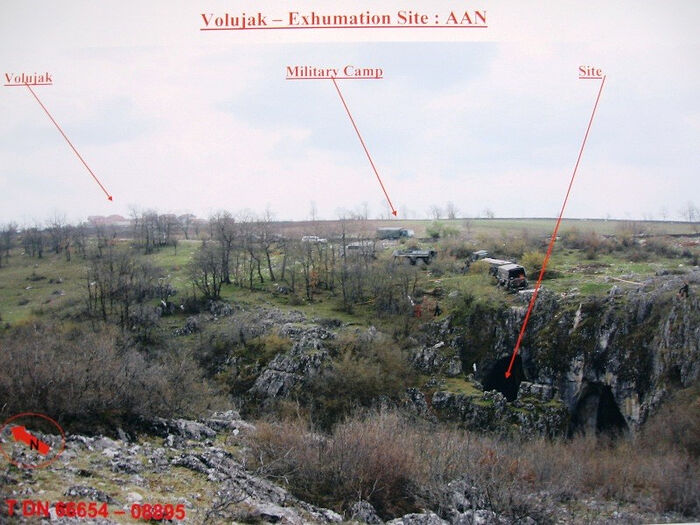 Пещера Волуяк, где были найдены тела большей части похищенных сербов из общины Ораховац