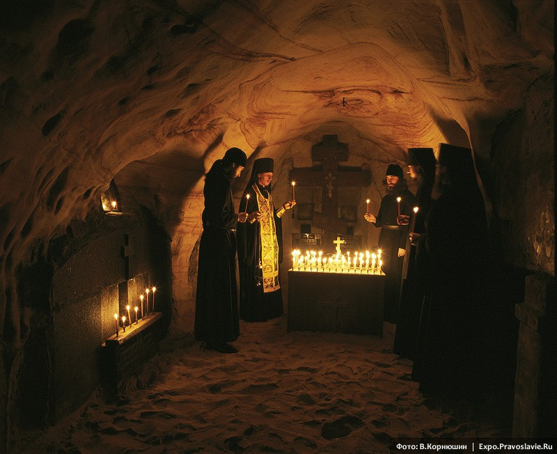 Στις σπηλιές της Μονής των σπηλαίων του Πσκόφ