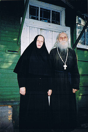 Ο πατήρ Νικόλαος Γκουριάνοβ και η μητερούλα Γεωργία. Το 1996.