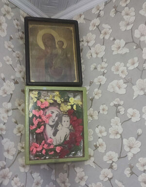 Иконы бабушки в Красном углу дома Натальи Фединой
