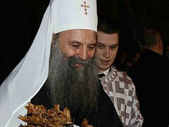 Patriarch Porfirije distributes Christmas gifts to underprivileged children
