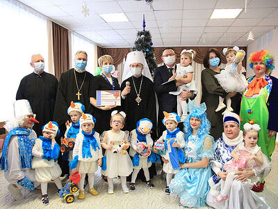 Архиереи и священники поздравили с Рождеством Христовым пациентов больниц и подопечных социальных учреждений