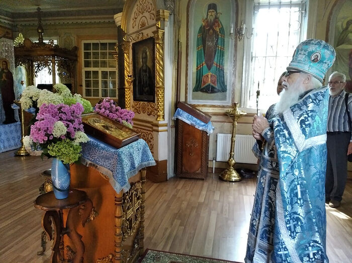 Отец Георгий Глазунов в храме Преподобного Сергия в Эммануиловке