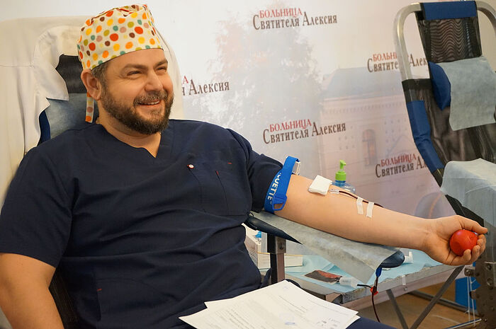 Врачи больницы Св. Алексия сдали кровь для подопечных БФ «Подари жизнь»