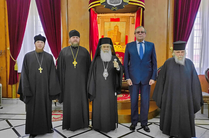 Блаженнейший Патриарх Иерусалимский Феофил встретился с послом России в Израиле А.Д. Викторовым
